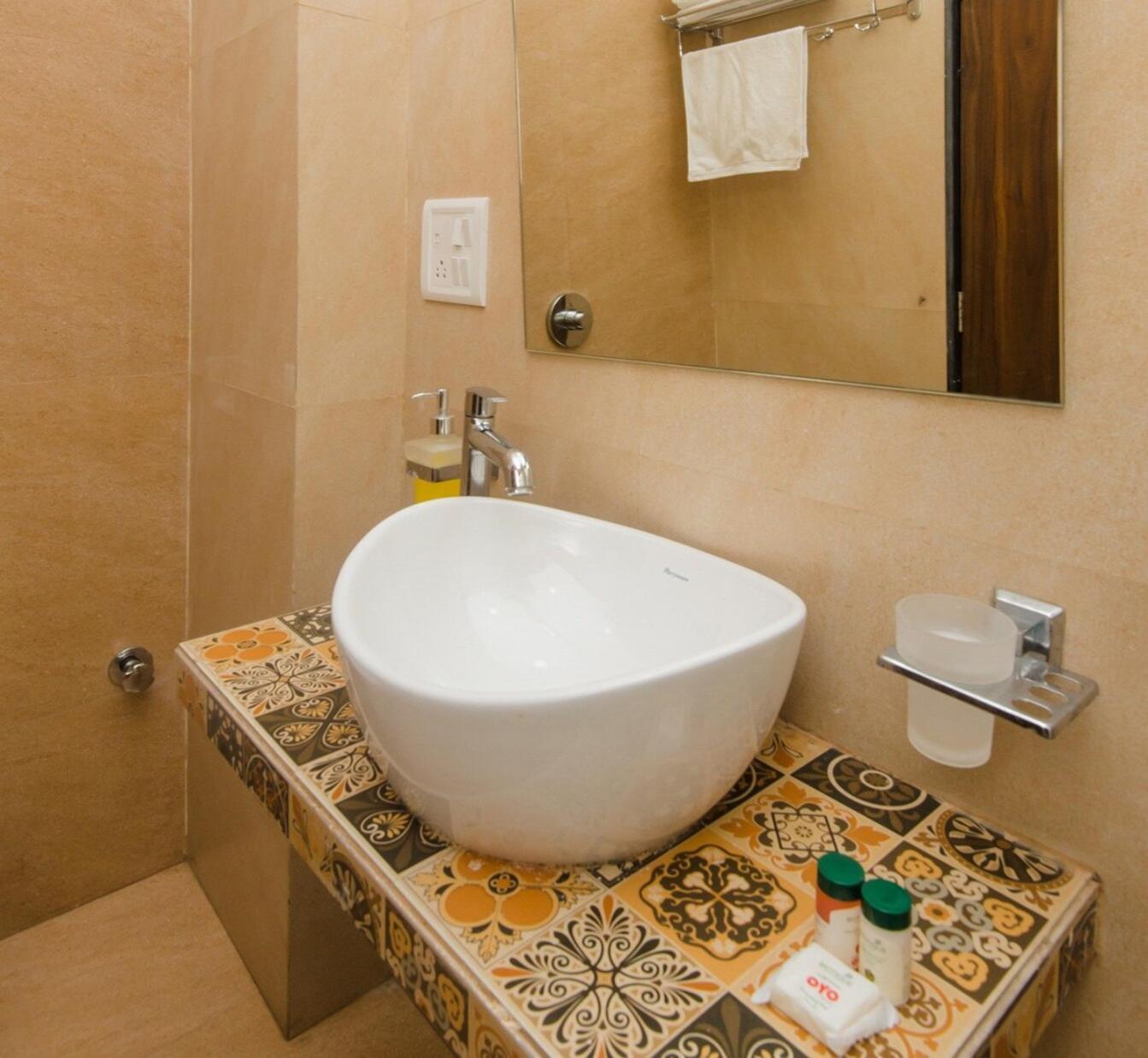 Super Hotel O Divine Residency Near Phoenix Marketcity Мумбаи Экстерьер фото