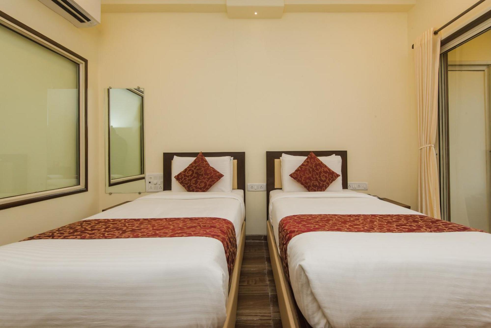 Super Hotel O Divine Residency Near Phoenix Marketcity Мумбаи Экстерьер фото